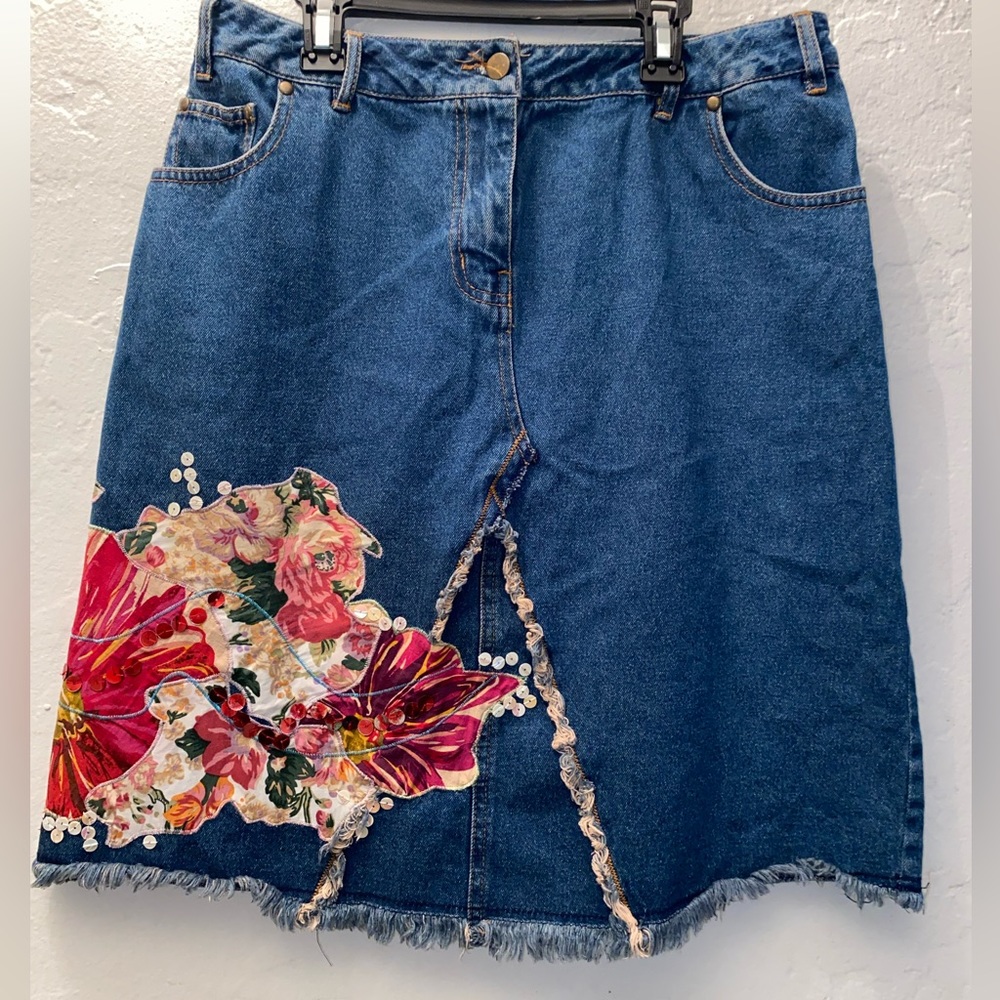 Silk Club Embroidered Denim Skirt